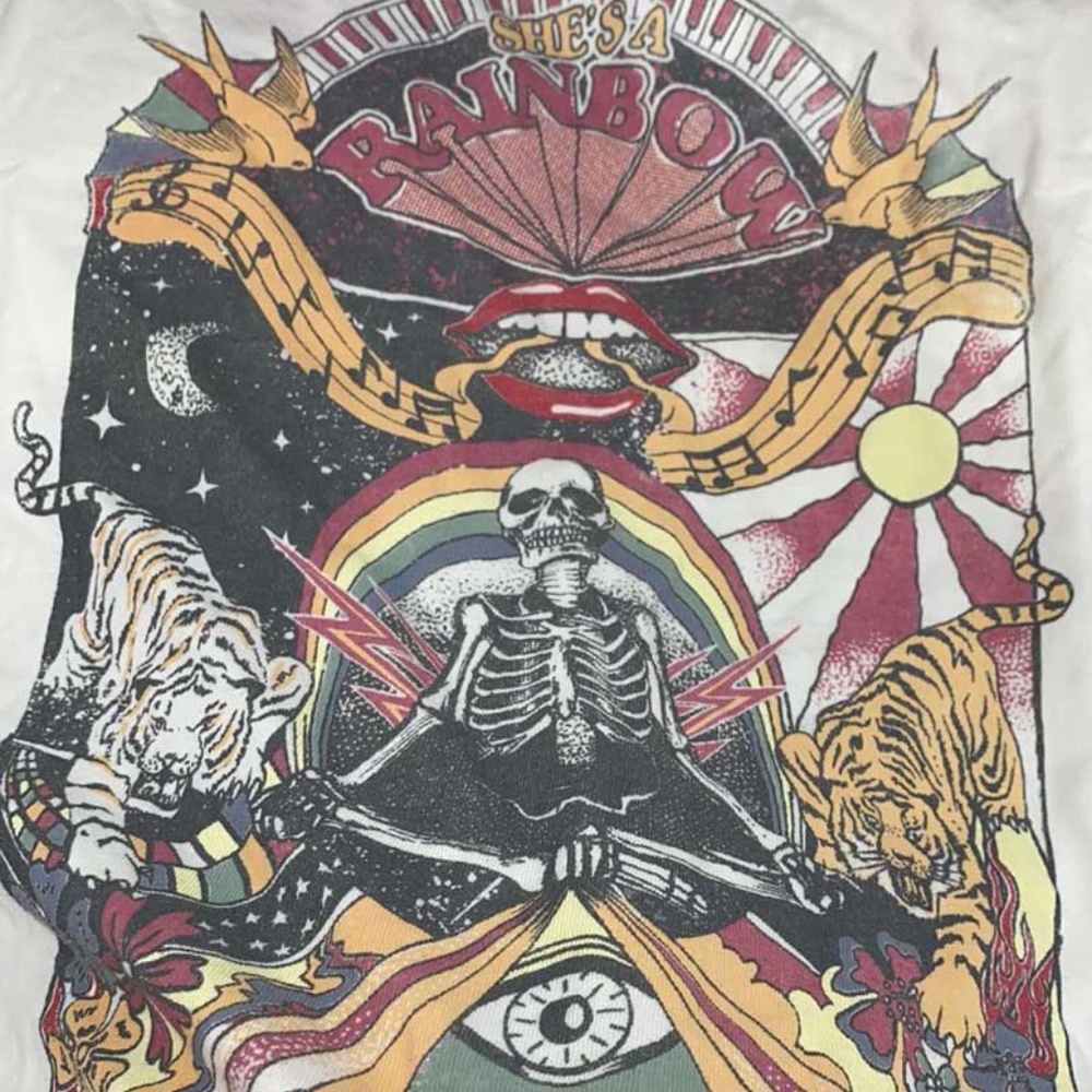 She's a Rainbow in Dreamland white Graphic tee - Picture 4 of 4